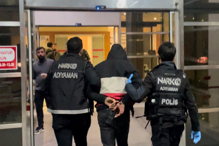 Adıyaman'da 'dur' ihtarına uymayan araçtan uyuşturucu çıktı -