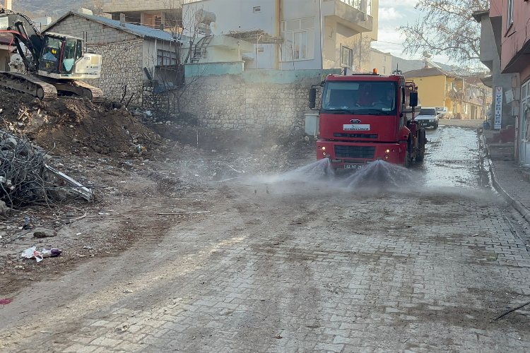 Adıyaman'da İzmit selin izlerini siliyor -