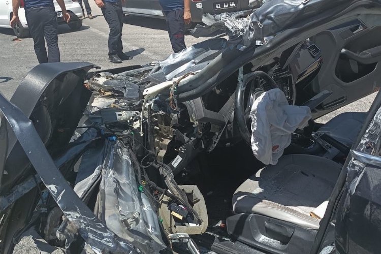 Adıyaman'da tır ile otomobil çarpıştı: 3 yaralı -