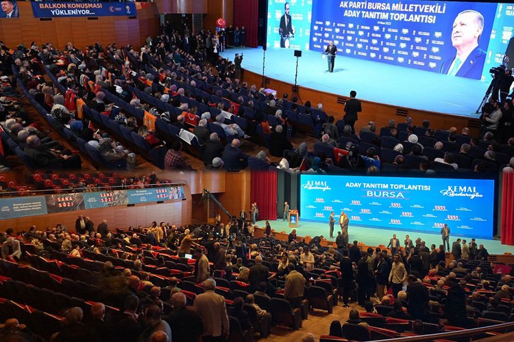 AK Parti ve CHP Bursa’da aday şov için yarıştı! Kim kazandı? -