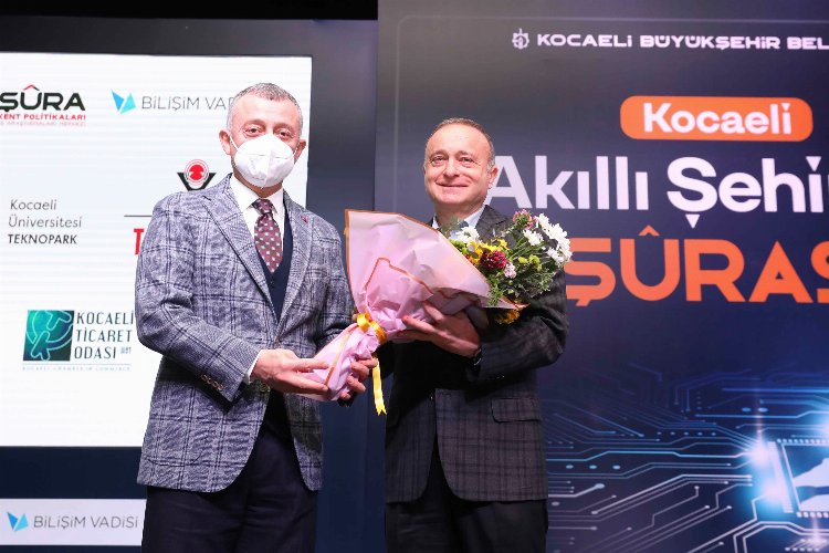'Akıllı şehircilik uygulamaları insanı mutlu etmelidir' -