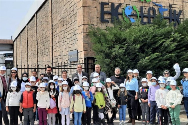 Ambalaj atıklarının geri dönüşüm serüvenini öğrenciler tesiste dinledi -