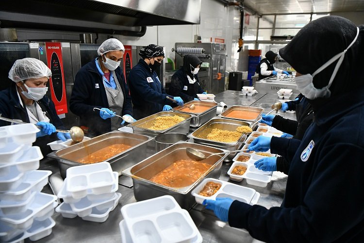 Ankaralılar yemek vermek için yarışıyor