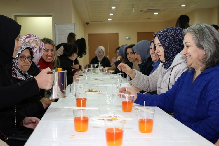 Anne Şehir'den kokulu mum yapımı -