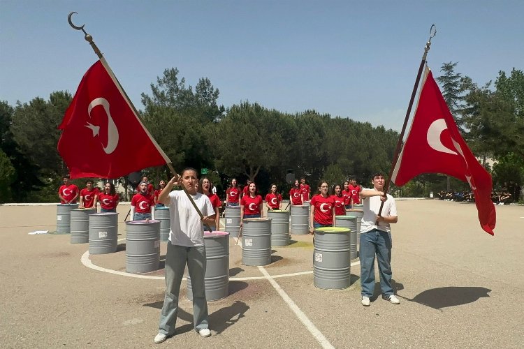 AVPAL öğrencilerinden muhteşem kutlama -