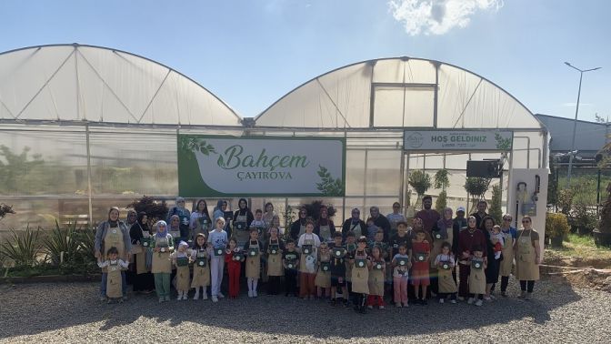 Bahçem Çayırova’da, çilek ekim atölyesi gerçekleştirildi
