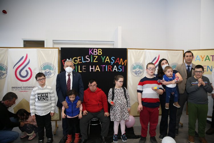 Başkan Büyükkılıç Kayseri Engelsiz Yaşam Merkezi’nde Down Sendromlu miniklerle buluştu -