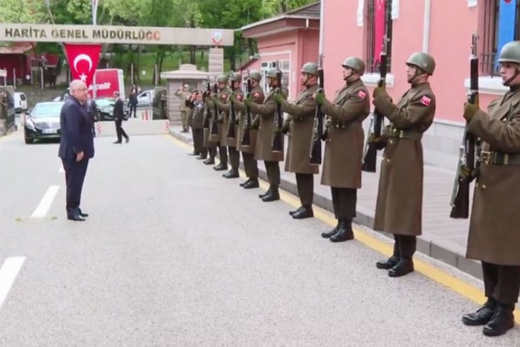 Bakan Güler'den haritacılara ziyaret -