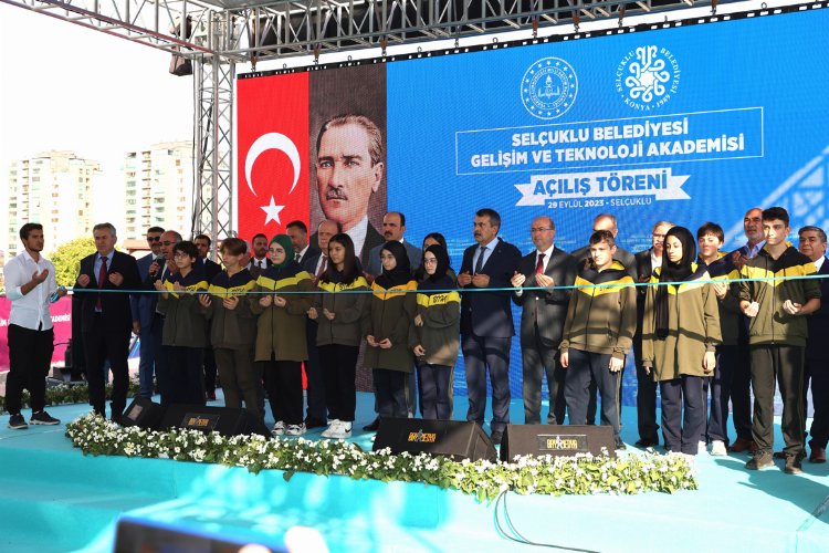 Bakan Tekin Konya'da eğitim ve spor tesisleri açılışları yaptı -