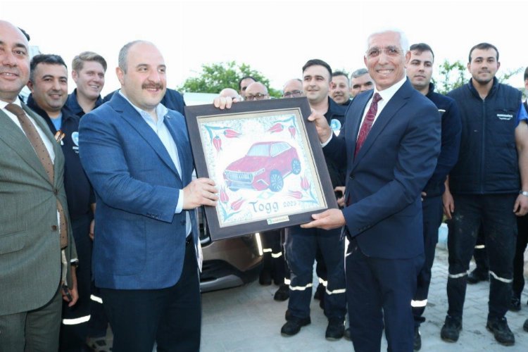 Bakan Varank'tan Marmarabirlik'e ziyaret... Asa'nın hediyesi 'Togg karosu' oldu -