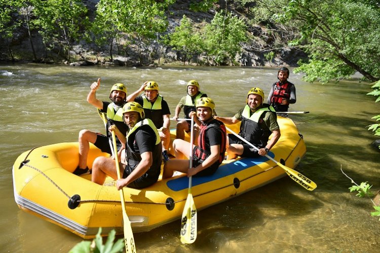 Başkan Büyükkılıç ve Vali Çiçek, Zamantı Irmağı’ndaki rafting yarışının startını verdi -