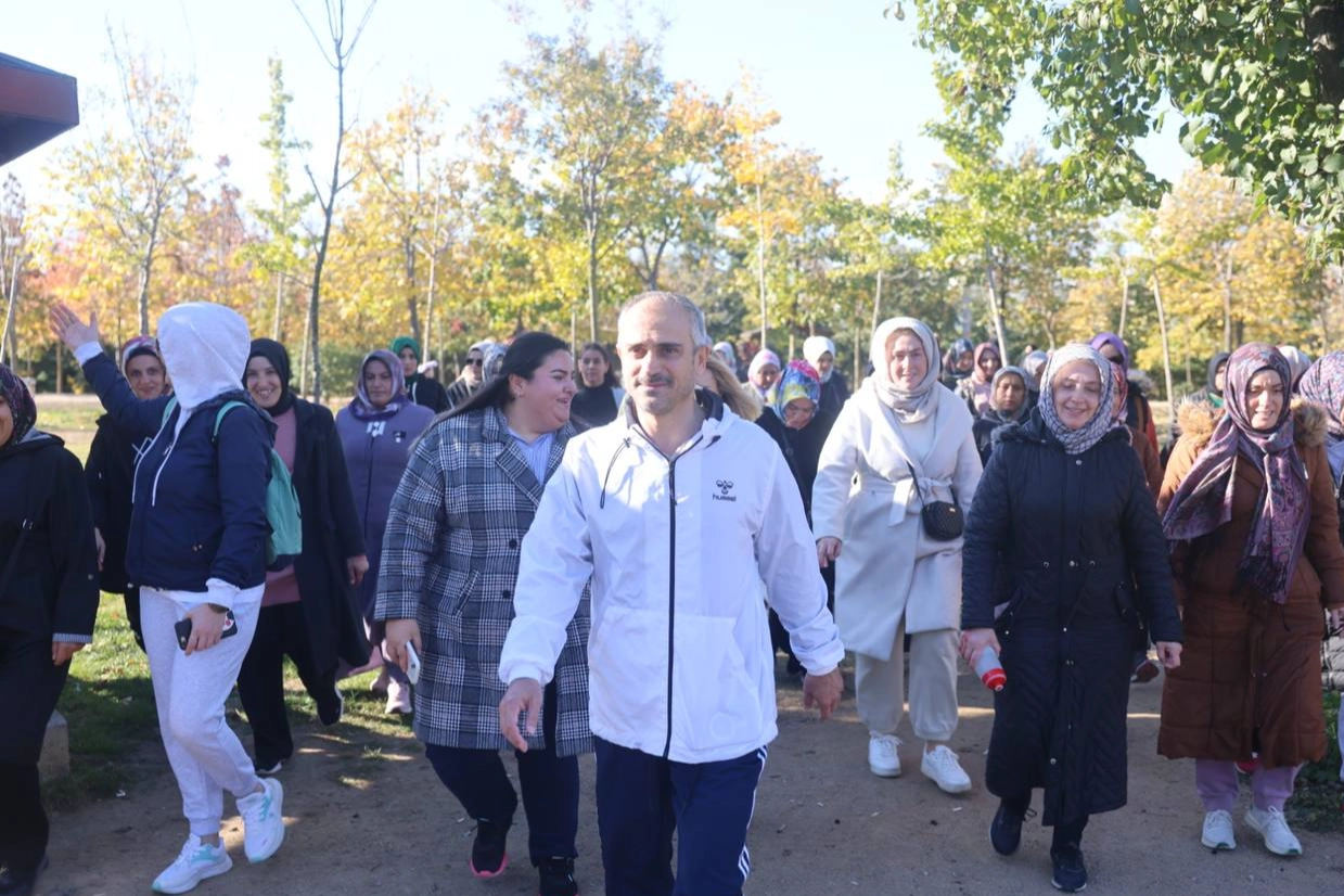 Başkan Çiftçi vatandaşlarla sabah yürüyüşünde -