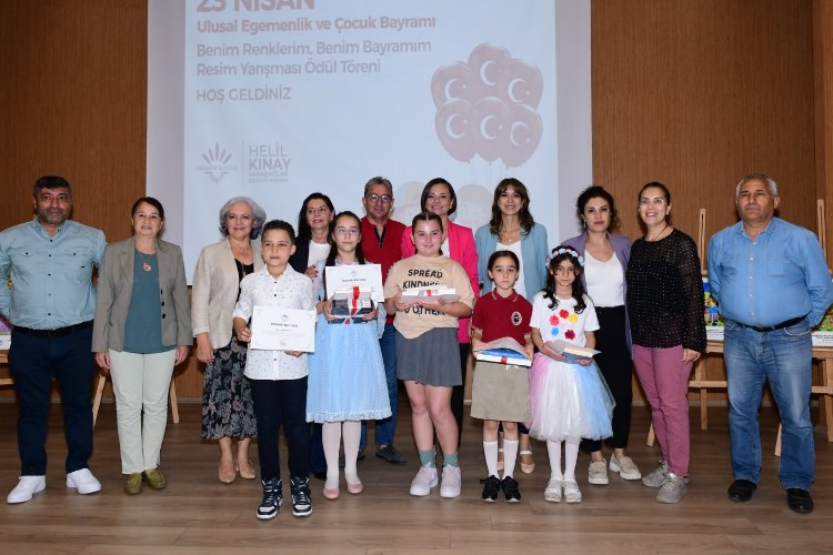 Başkan Kınay çocuklara resim yarışması ödüllerini verdi -