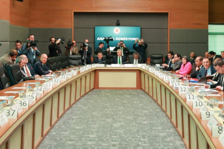 Başörtüsü teklifi komisyonda kabul edildi... Evlilik Birliliği yeniden tanımlandı -