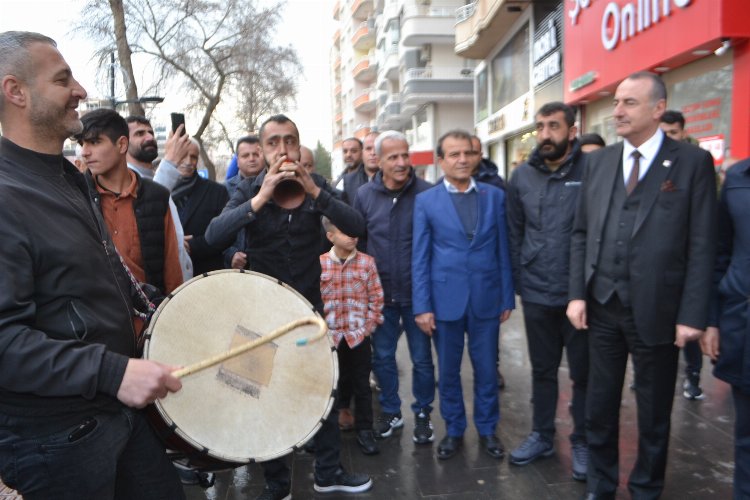 Batman'da davul zurna eşliğinde CHP'ye katıldılar -