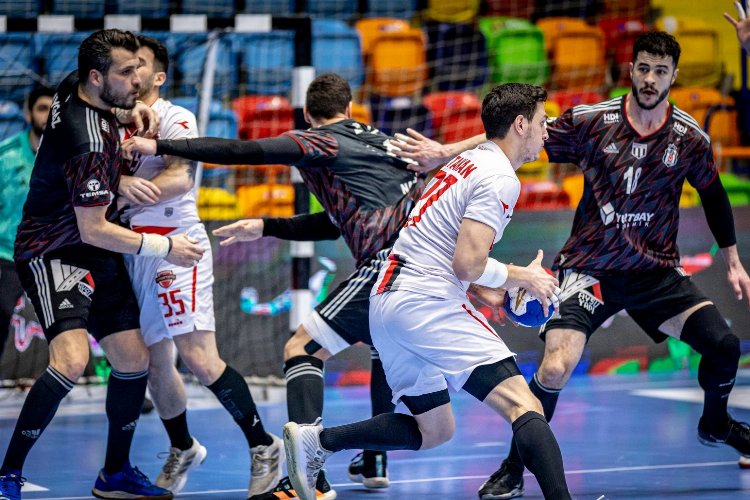 Beşiktaş Yurtbay Seramik finalde Beykoz'la eşleşti -