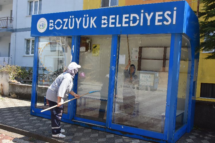 Bilecik Bozüyük'te duraklara kapsamlı temizlik -