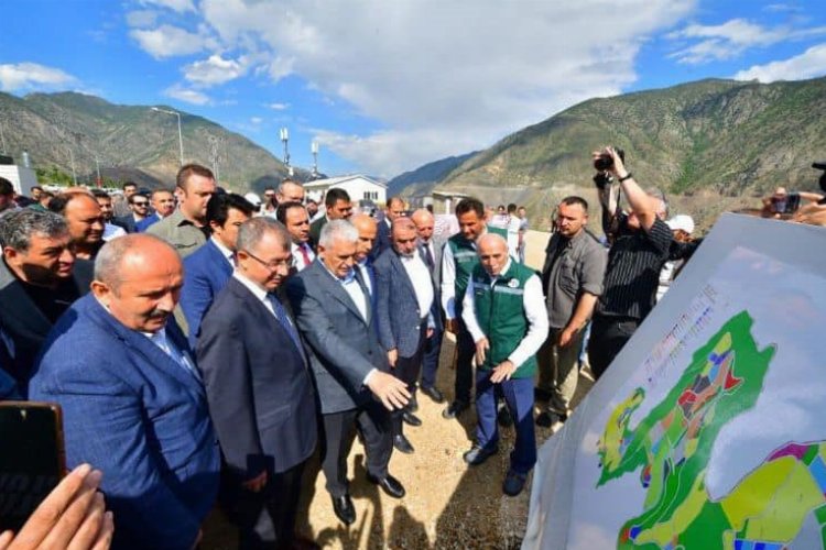 Binali Yıldırım Artvin’de Yeni Yusufeli’yi inceledi -