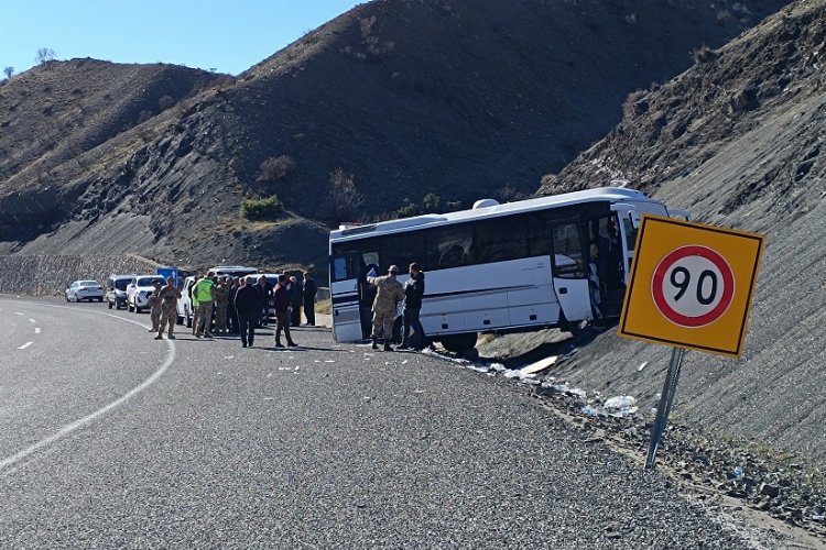 Bingöl'de midibüs kazası: 27 yaralı! -