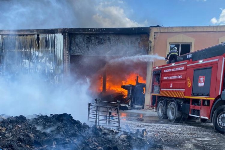 Bozüyük İnönü'de palet fabrikası yandı -