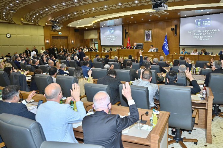 Bursa Büyükşehir Meclisi'nden eski Başkan Aktaş'ın faaliyetlerine oy birliği -