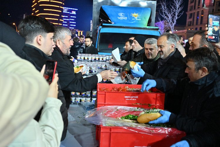 Bursa'da Başkan Aktaş'tan gençlere 'her ay gece döneri' sözü -