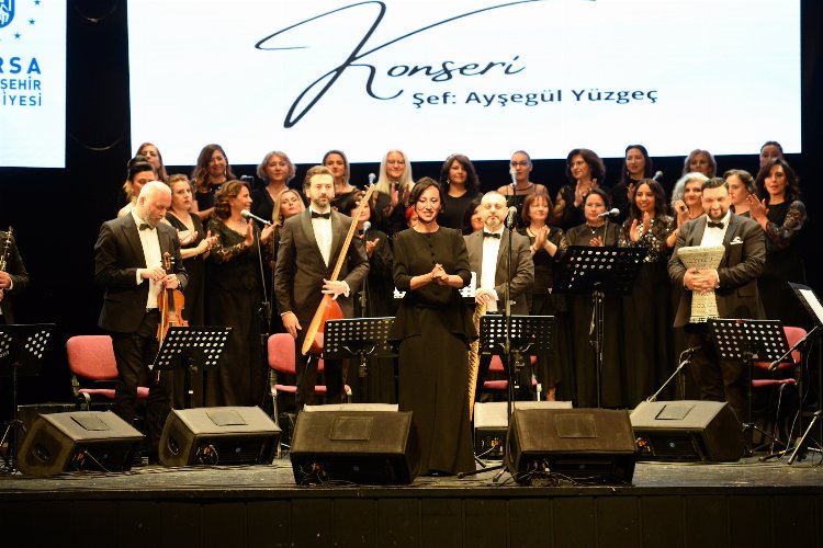 Bursa'da Kadınlar Korosundan ‘Anneler Günü’ konseri -