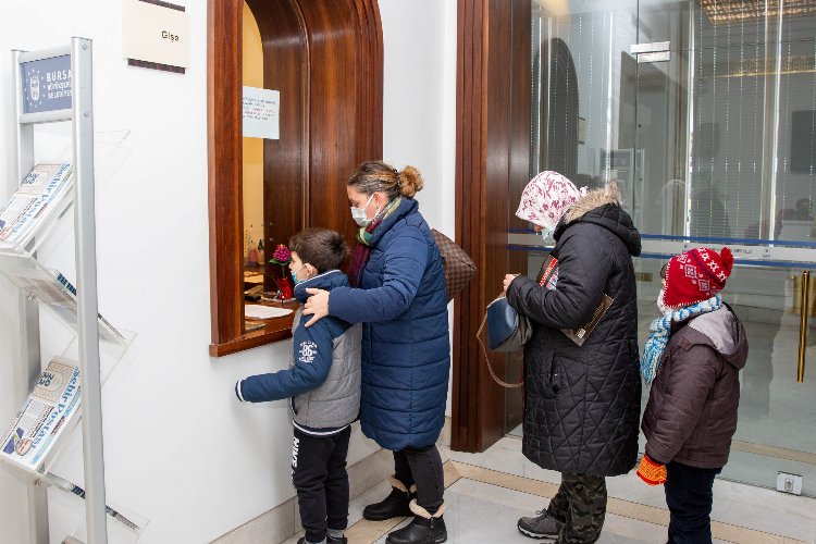 Bursa'da karneler tiyatro biletine dönüşüyor -