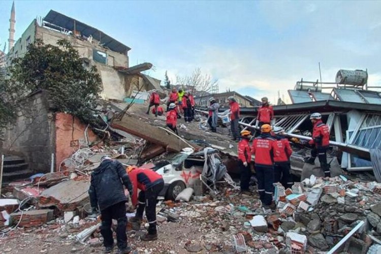 Bursa İnegöllü ekipler enkazlarda zamanla yarışıyor -