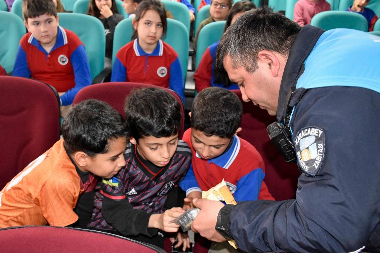 Bursa Karacabey'de zabıtadan çocuklara eğitim -