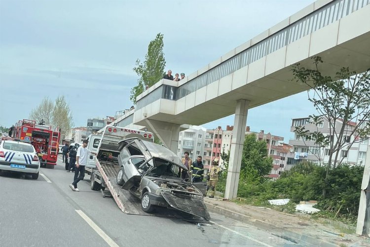 Bursa Mudanya'da feci kaza... Pert olan araçtan sağ çıktılar -