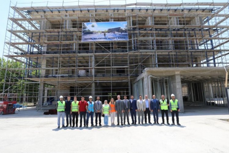 Bursa İnegöl Belediyesi yıl sonunda yeni binasında -