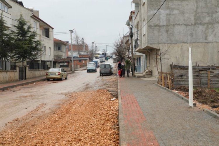 Bursa İnegöl Huzur Mahallesi'nde eksik kaldırımlar tamamlanıyor -