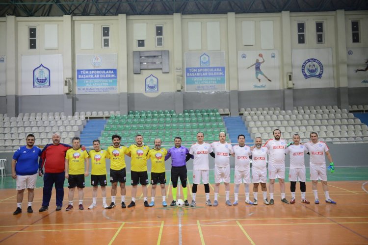 Bursa Yıldırım'da basın çalışanları futsal ile stres atıyor -