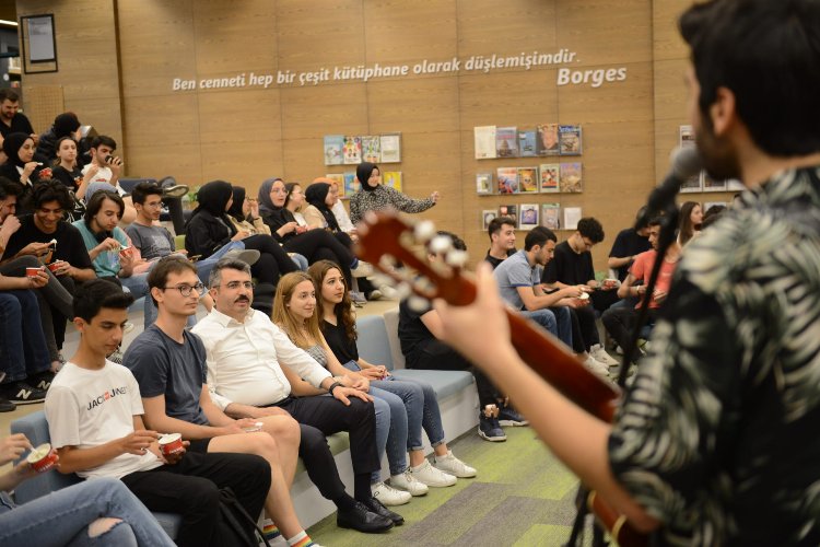 Bursa Yıldırım'da gençlere gitarlı moral -