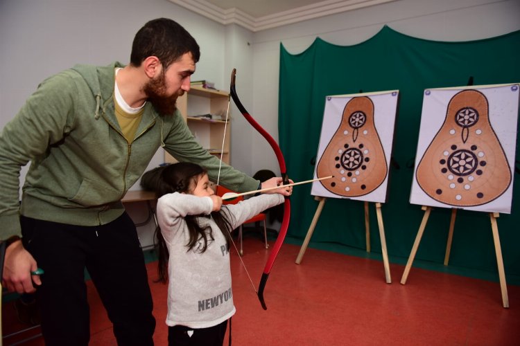 Bursa Yıldırım'da çocuklara ücretsiz okçuluk eğitimi -