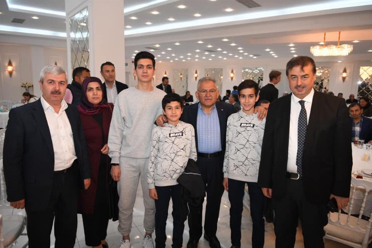 Büyükkılıç ailesi meclis üyeleriyle iftar sofrasında -