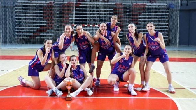 Büyükşehir’in basketbolcu kızları Antalya şampiyonu oldu