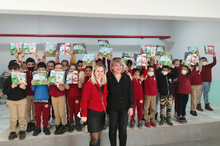 Büyük ödüllü yazar Havva Tekin Bursa'da miniklerle buluştu -