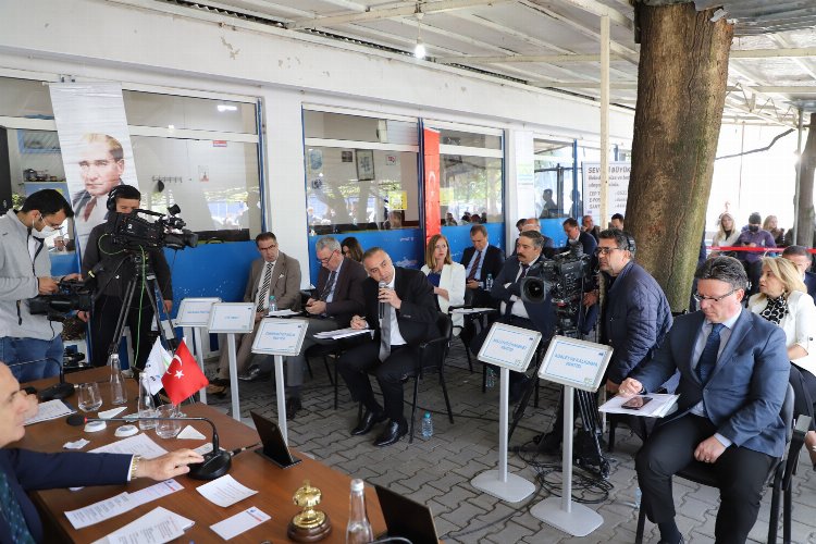Büyükçekmece'de köy kahvesinde meclis toplantısı -
