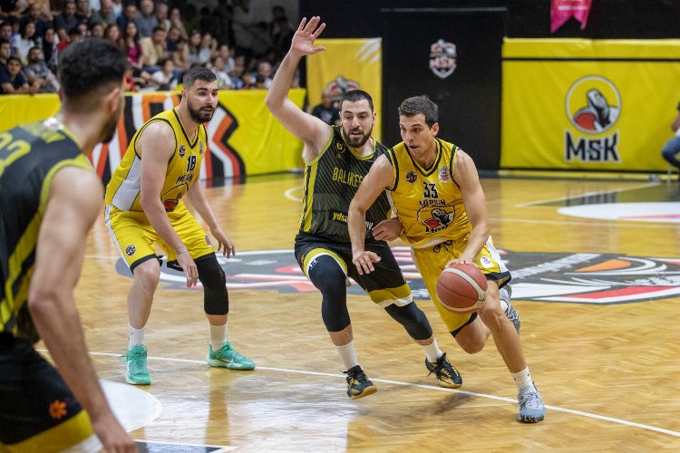 Carettalar Balıkesir'i 96-65 yendi -