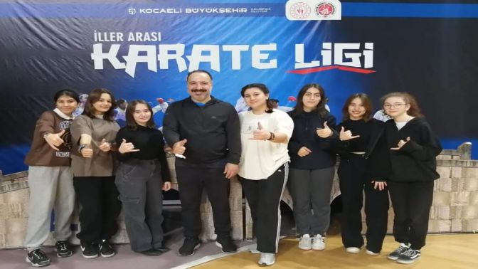 Çayırova Belediyesi’nden 1 kupa, 8 madalya