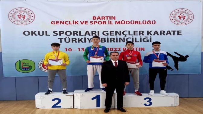 ÇESK karate sporcularından 1 altın 1 gümüş