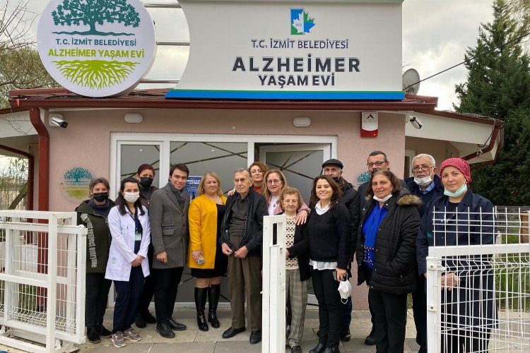 CHP’li meclis üyesi Özkar'dan, Kocaeli İzmit Alzheimer Yaşam Evi’ne ziyaret -
