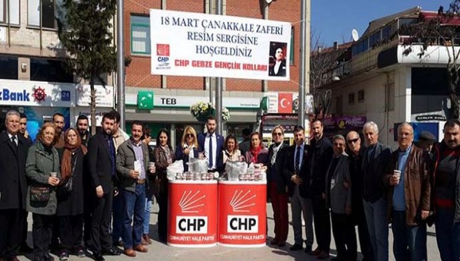 CHP'Lİ GENÇLER ÇANAKKALE RUHU İÇİN HOŞAF VE EKMEK DAĞITTILAR