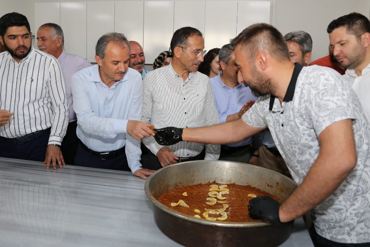 Çiğköftenin tadına ilk kez baktılar -