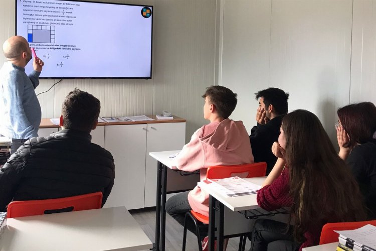 Çınar Akademi afet bölgesinde eğitimde -