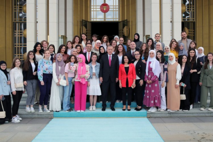 Cumhurbaşkanı Erdoğan öğrencileri kabul etti -