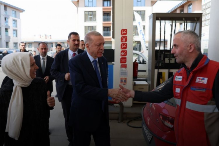 Cumhurbaşkanı Erdoğan, akaryakıt istasyonu çalışanlarını ziyaret etti -