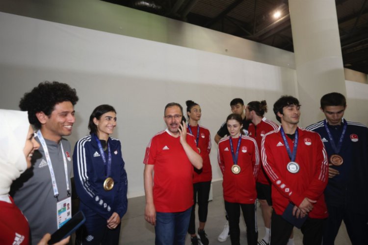 Cumhurbaşkanı Erdoğan'dan milli tekvandoculara tebrik telefonu -